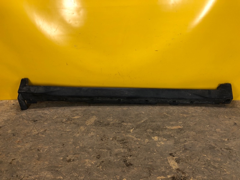 Накладка порога наружная правая NISSAN X-TRAIL/ROGUE T32 13-20 76850-4BA0A Б/У