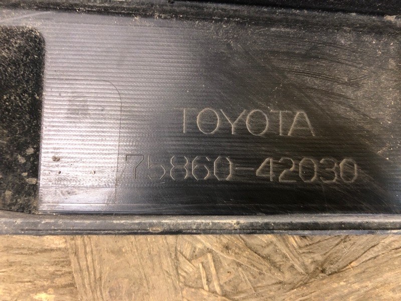 Накладка порога наружная левая RAV4 18-