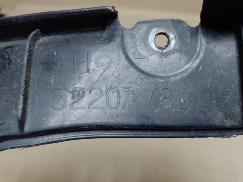 Пыльник крыла передний левый MITSUBISHI OUTLANDER XL 05-13