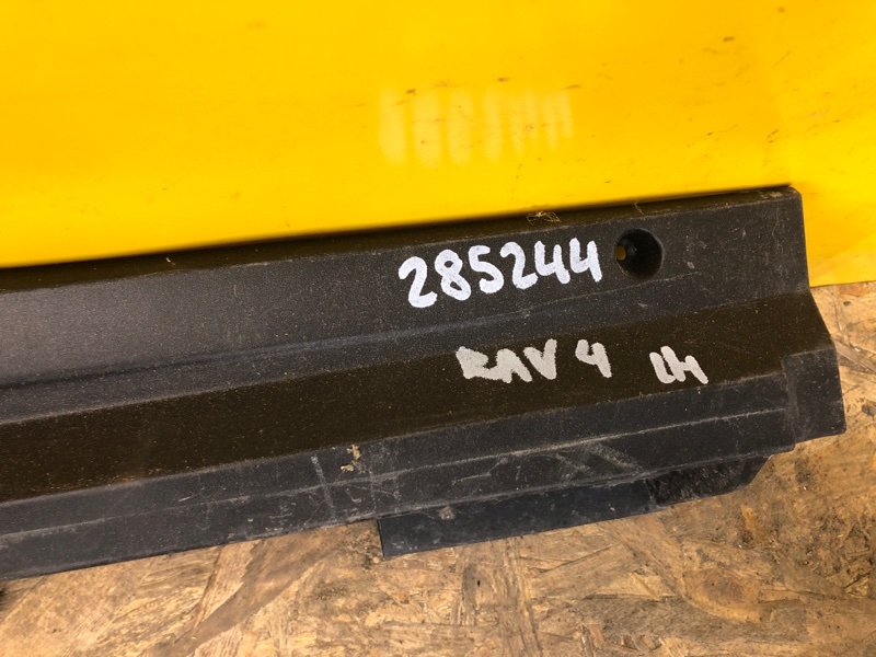 Накладка порога наружная левая RAV4 18-