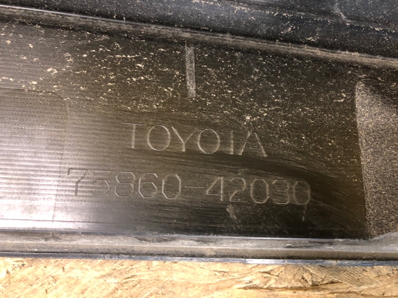 Накладка порога наружная левая RAV4 18-