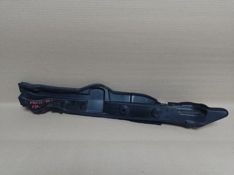 Пыльник крыла передний правый TOYOTA PRIUS - 30 09-17 53827-47030 Б/У
