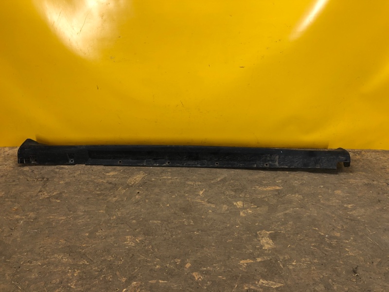 Накладка порога наружная правая NISSAN JUKE 10-19 76850-1KA6A Б/У