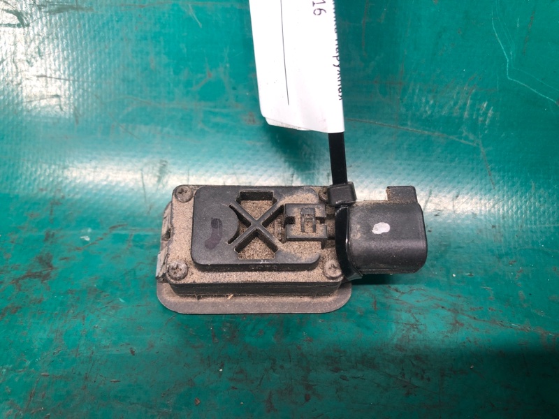 Кнопка открывания багажника наружная FORD FUSION 14- 2.5L