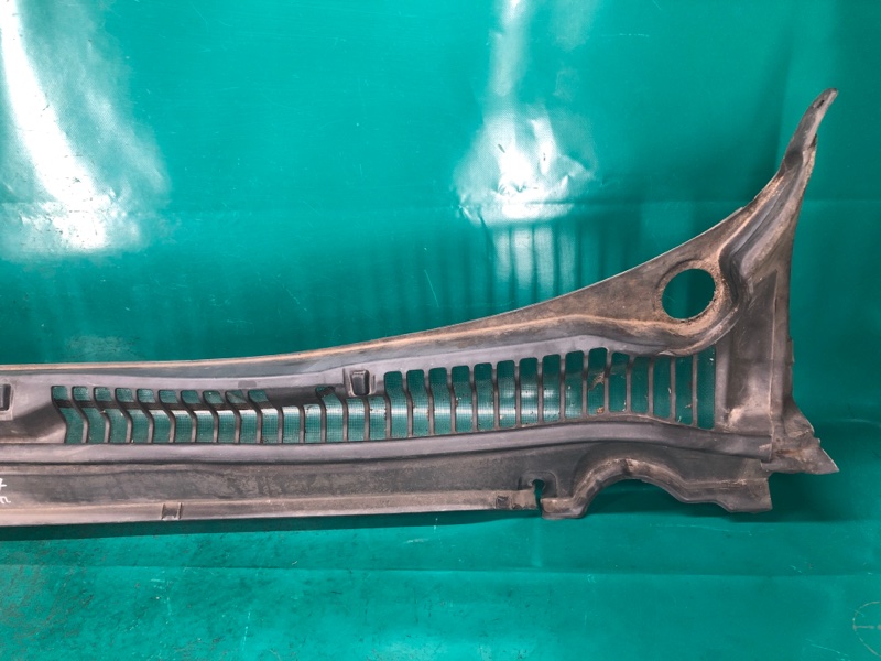 Пластик под лобовое стекло / Жабо FORD FUSION 14- 2.5L