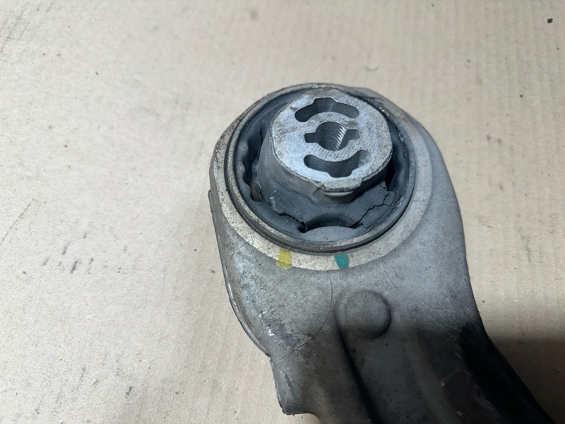 Рычаг передней подвески нижний левый DART 12-16 2015 2.4 ED6