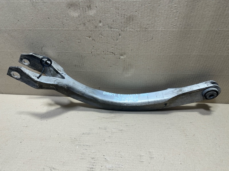 Запчасть рычаг задней подвески поперечный верхний DODGE DART 12-16 2015 2.4 ED6 5090090AD Б/У Рычаг задней подвески поперечный верхний DODGE DART 12-16 2015 2.4 ED6 5090090AD Б/У