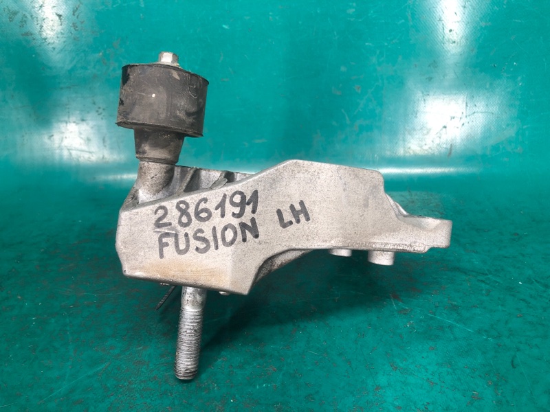 Кронштейн КПП левый FORD FUSION 14- 2.5L