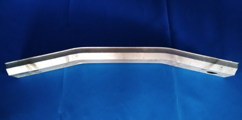 Усилитель переднего бампера передний NISSAN LEAF 10-17