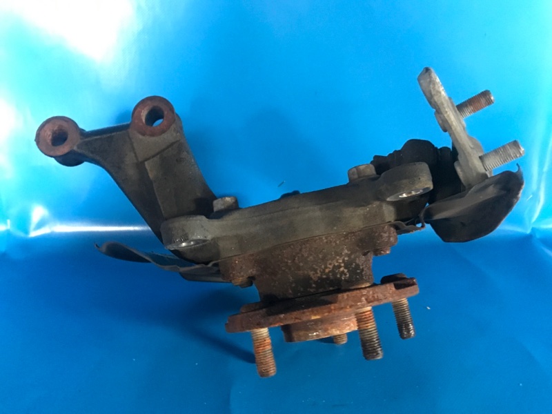 Кулак поворотный передний правый AURIS 06-12 Кулак поворотный передний правый AURIS 06-12