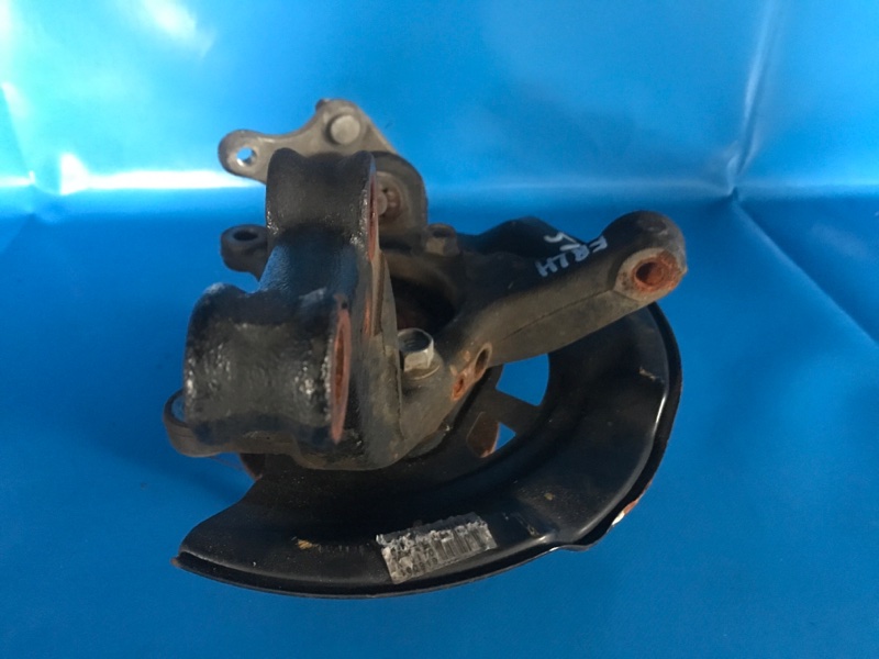 Кулак поворотный передний левый AURIS 06-12