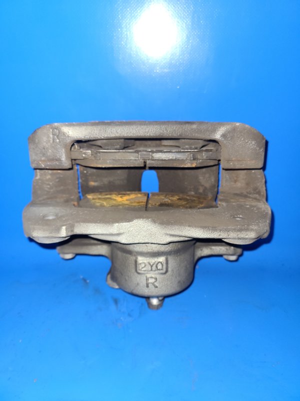 Суппорт тормозной передний правый TOYOTA COROLLA 150 06-13