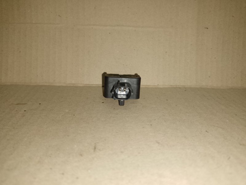 Датчик удара TOYOTA PRIUS - 30 09-17 Датчик удара TOYOTA PRIUS - 30 09-17