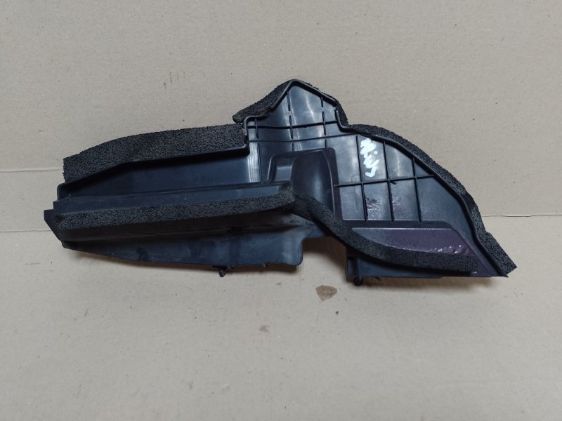 Дефлектор радиатора правый PRIUS - 30 09-17