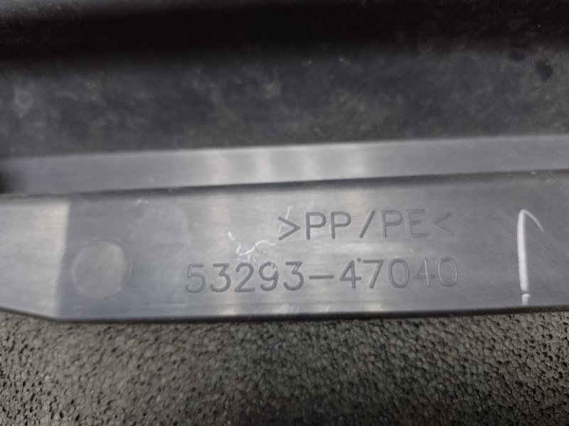 Дефлектор радиатора правый TOYOTA PRIUS - 30 09-17