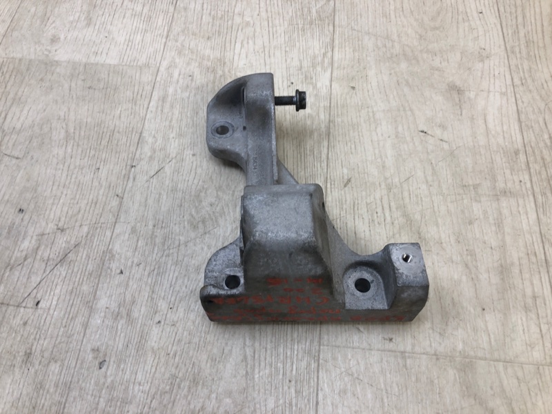 Кронштейн промежуточного вала передний правый CHRYSLER 200 14-16