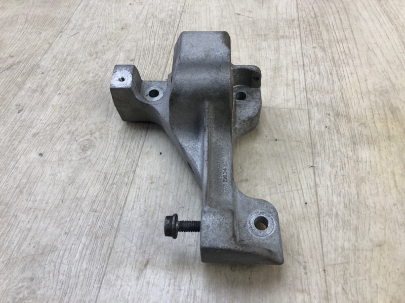 Кронштейн промежуточного вала передний правый 200 14-16