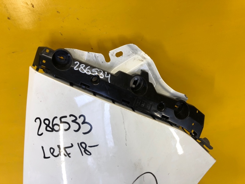 Кронштейн переднего бампера (на крыле) правый NISSAN LEAF 18- 62224-5SK0A Б/У