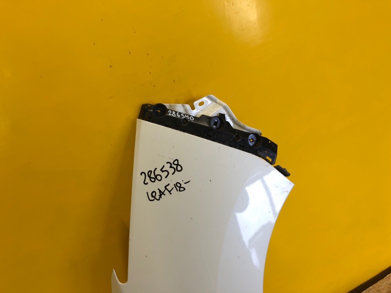 Кронштейн переднего бампера (на крыле) правый NISSAN LEAF 18- 62224-5SK0A Б/У