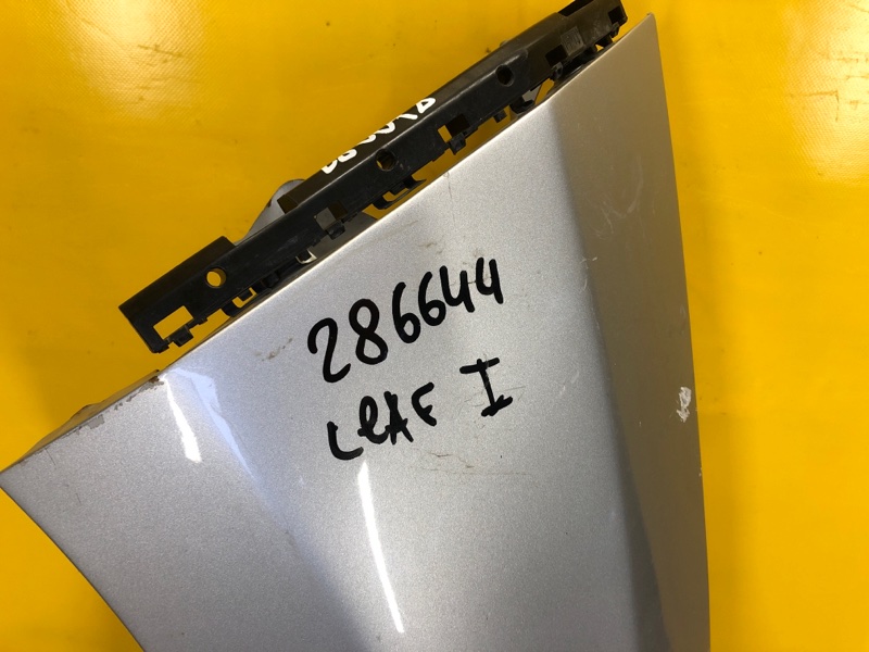 Крыло переднее левое LEAF 10-17