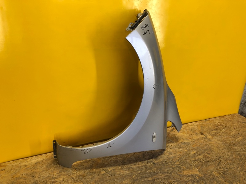 Крыло переднее левое NISSAN LEAF 10-17