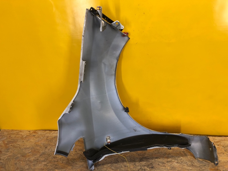 Крыло переднее левое LEAF 10-17