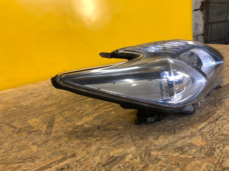 Фара правая TOYOTA PRIUS - 30 09-17 Фара правая TOYOTA PRIUS - 30 09-17