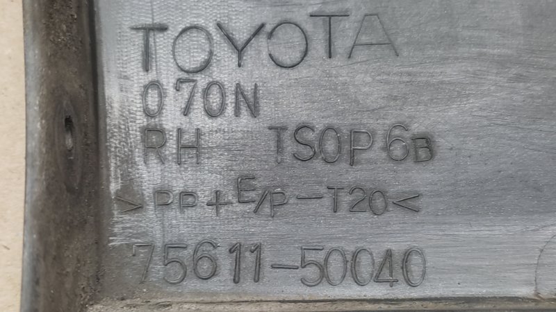 Накладка крыла правая LEXUS LS430 00-06 UCF30L 4.3 3UZFE