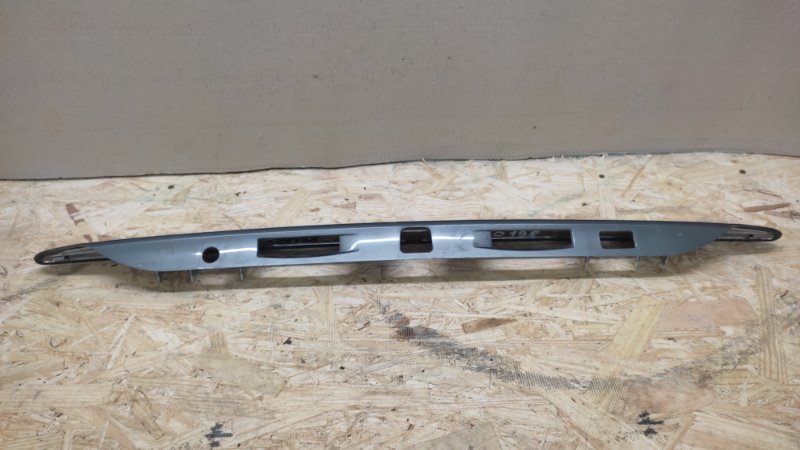 Панель подсветки номера LS430 00-06 2004 UCF30L 4.3 3UZFE