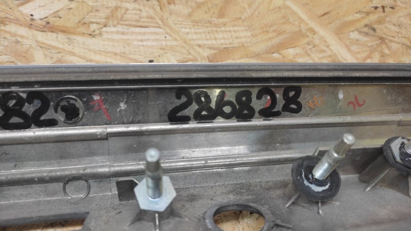 Панель подсветки номера LS430 00-06 2004 UCF30L 4.3 3UZFE