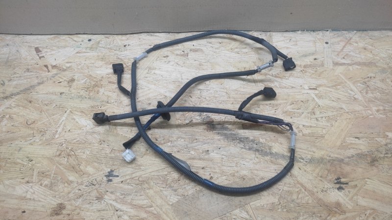 Запчасть проводка бампера задняя LEXUS LS430 00-06 2004 UCF30L 4.3 3UZFE 82163-50070 Б/У Проводка бампера задняя LEXUS LS430 00-06 2004 UCF30L 4.3 3UZFE 82163-50070 Б/У