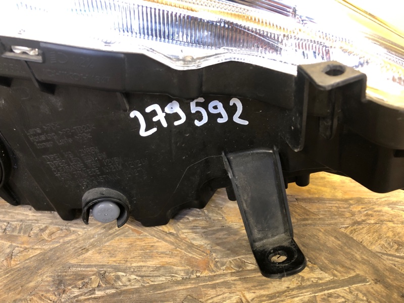 Фара левая LEAF 10-17