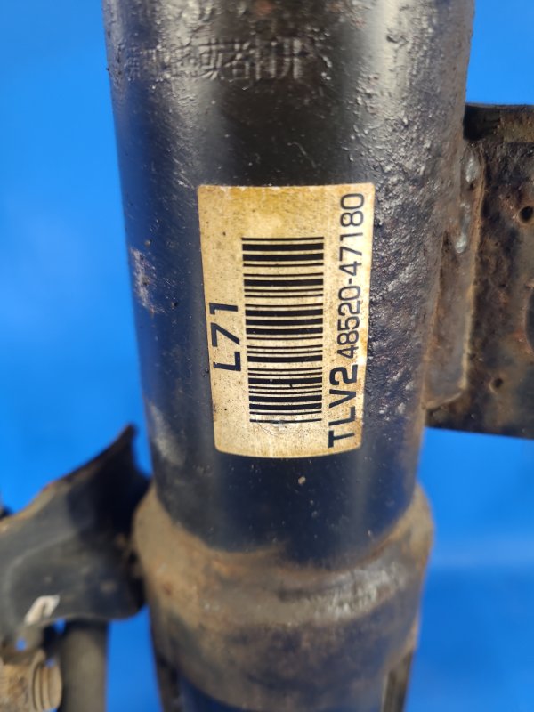 Амортизатор передний левый TOYOTA PRIUS - 30 09-17 Амортизатор передний левый TOYOTA PRIUS - 30 09-17