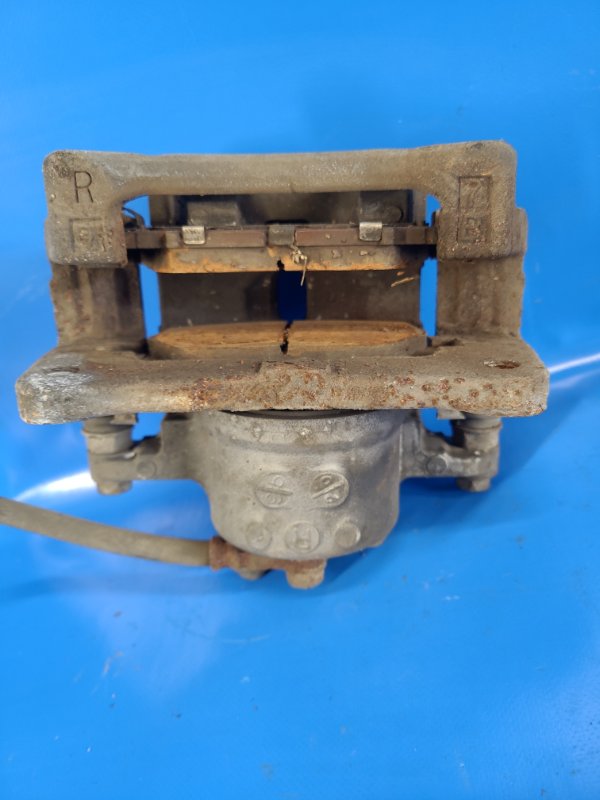 Суппорт тормозной передний правый PRIUS - 30 09-17