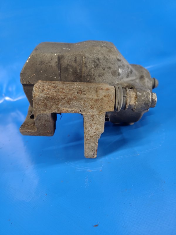 Суппорт тормозной передний правый PRIUS - 30 09-17