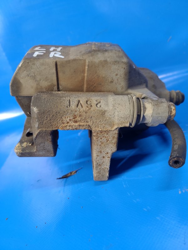 Суппорт тормозной передний левый PRIUS - 30 09-17