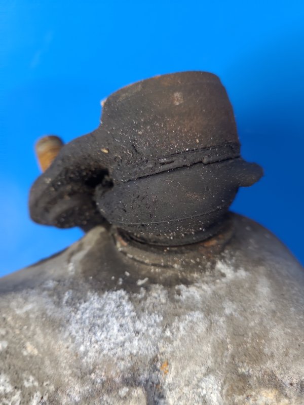 Кулак поворотный передний правый PRIUS - 30 09-17