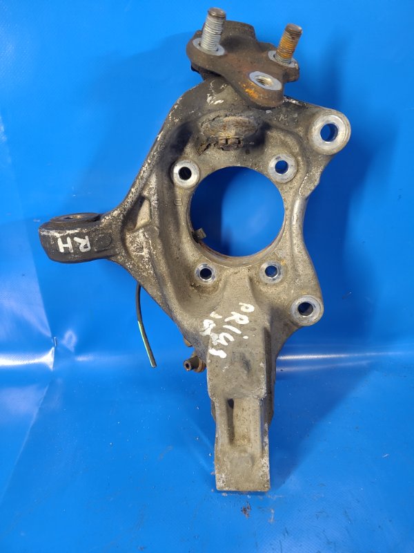 Кулак поворотный передний правый PRIUS - 30 09-17