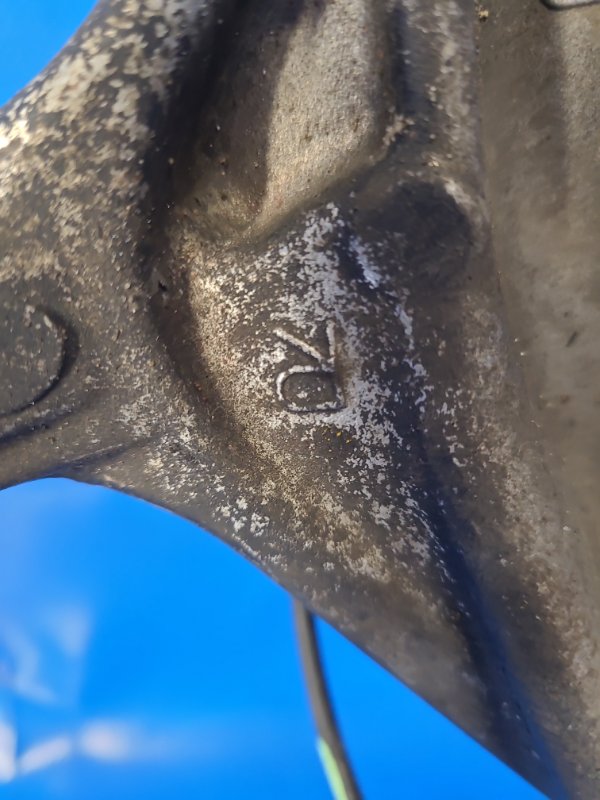 Кулак поворотный передний правый PRIUS - 30 09-17