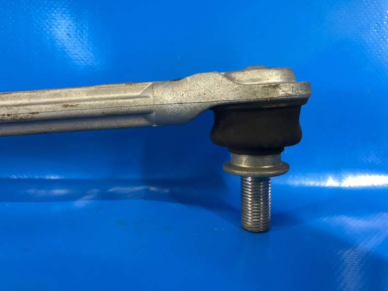 Стойка стабилизатора передняя левая PRIUS PLUS 11-14