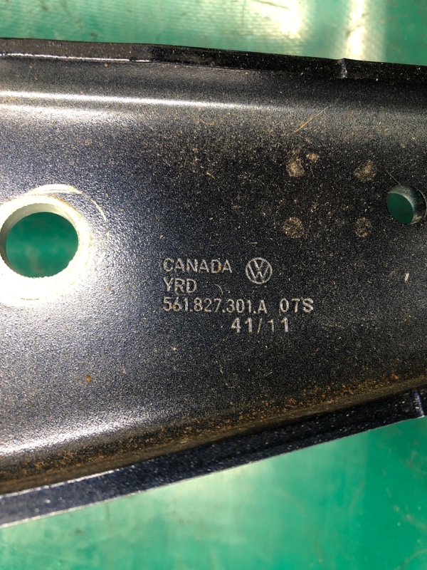 Петля крышки багажника левая VOLKSWAGEN PASSAT B7 11-15 CBTA 2.5L