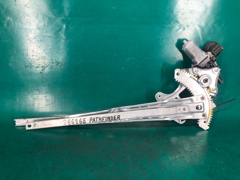 Стеклоподъемник задний правый NISSAN PATHFINDER R52 12-21 2020 3.5 VQ35DD 82720-3KA1A Б/У