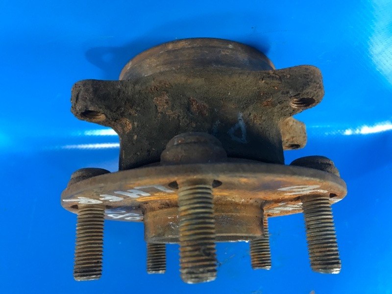 Ступица передняя левая TOYOTA PRIUS - 30 09-17 Ступица передняя левая TOYOTA PRIUS - 30 09-17