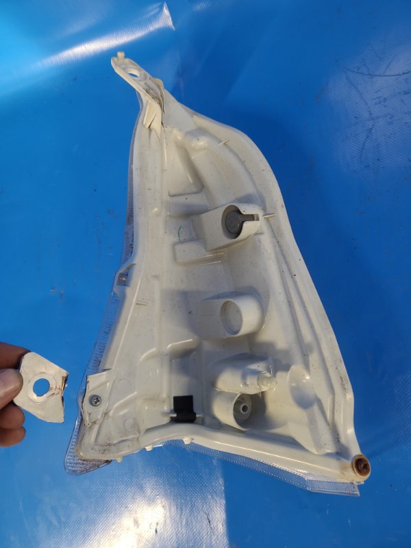 Указатель поворота передний правый LEAF 10-17