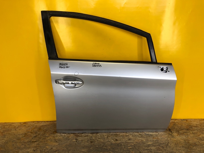 Запчасть дверь передняя правая TOYOTA PRIUS - 30 09-17 67001-47070 Б/У Дверь передняя правая TOYOTA PRIUS - 30 09-17 67001-47070 Б/У