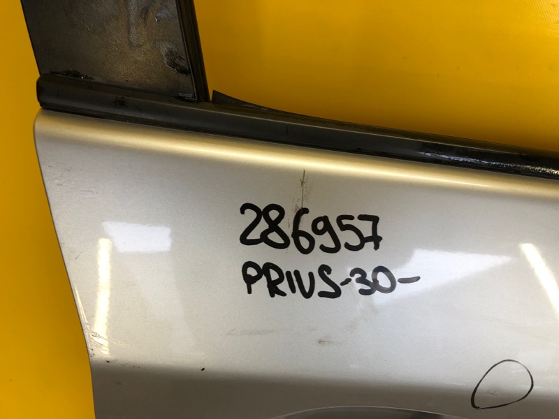 Дверь передняя правая PRIUS - 30 09-17 Дверь передняя правая PRIUS - 30 09-17