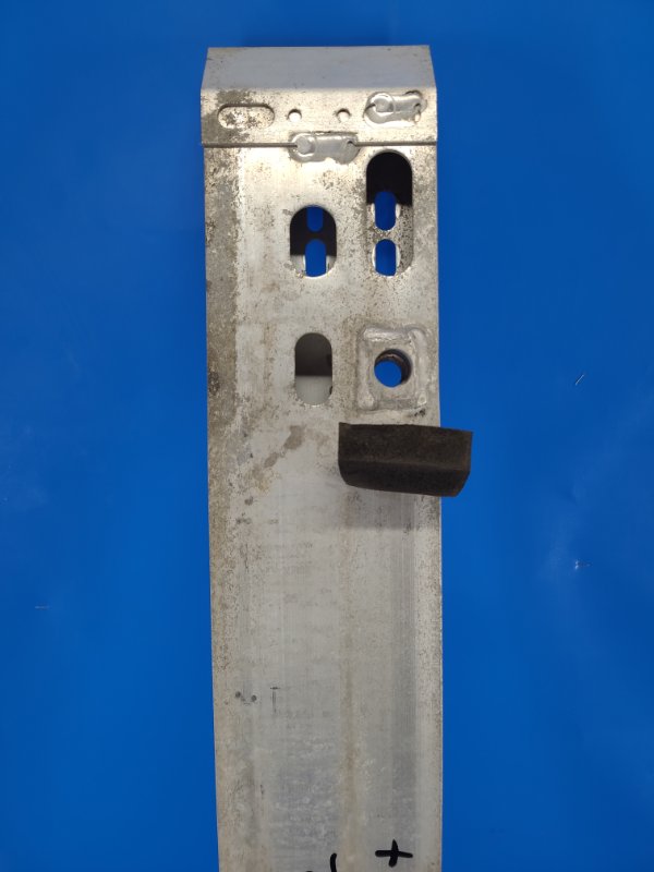 Усилитель переднего бампера PRIUS PLUS 11-14