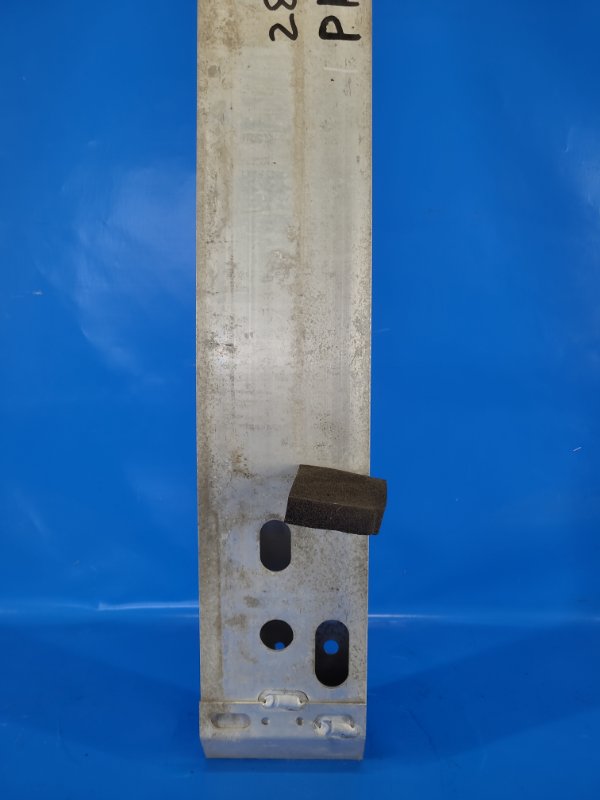 Усилитель переднего бампера TOYOTA PRIUS PLUS 11-14