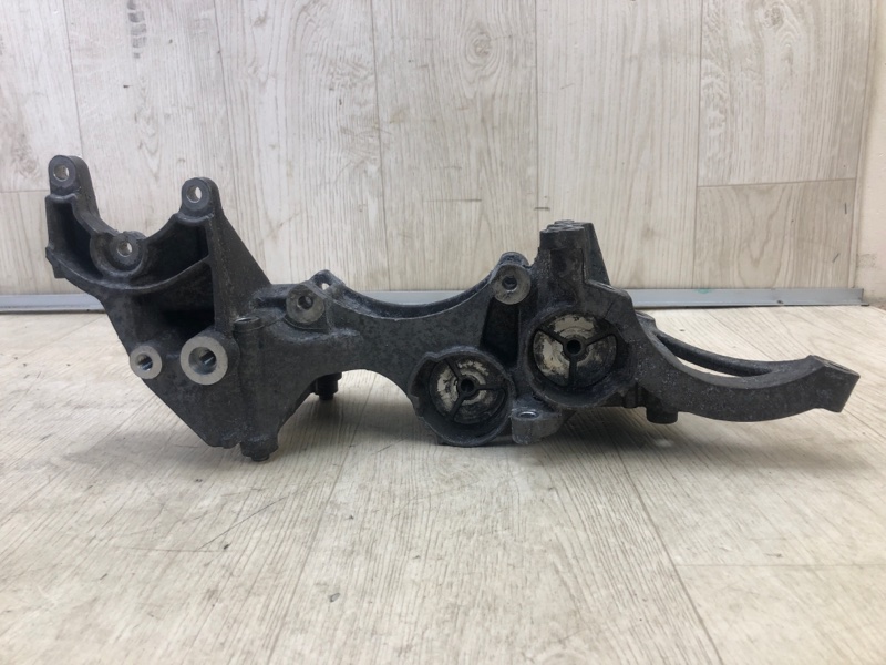 Кронштейн генератора VOLKSWAGEN JETTA USA 10-17 2011 Седан CBTA 2.5L 07K903141B Б/У