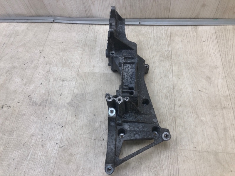 Кронштейн генератора VOLKSWAGEN JETTA USA 10-17 Седан CBTA 2.5L